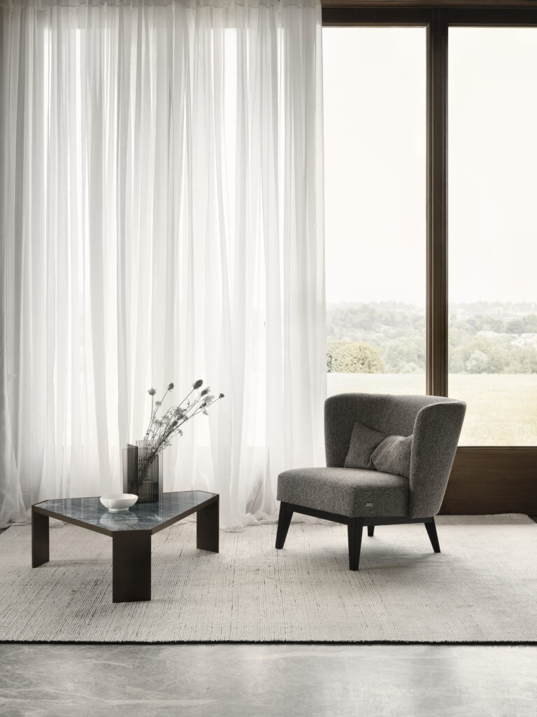 Rondo Italian armchair in an elegant ambient setting